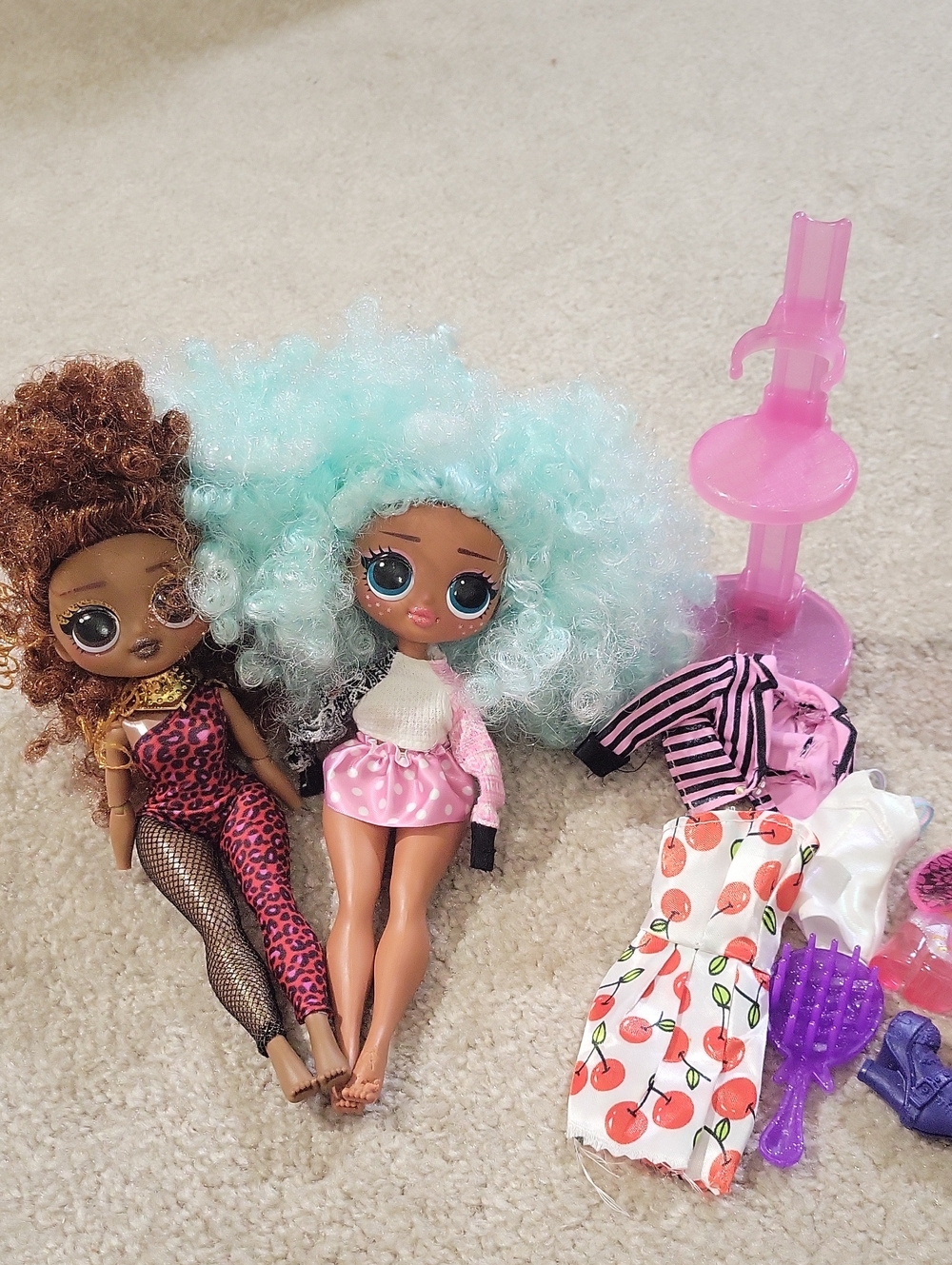 L.O.L. Surprise! Fashion DollS, Stand, AND Accessories FAIR Condition. See Pics